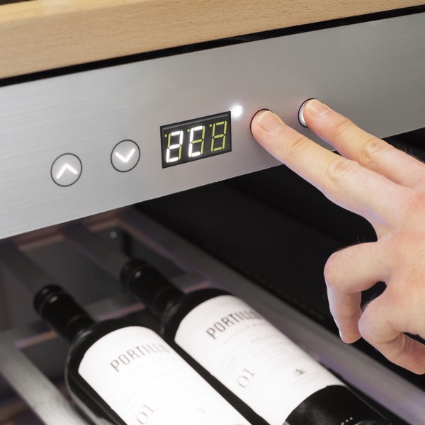 מקרר יין 12 בקבוקים מבית קאסו דגם Caso WineSafe 12