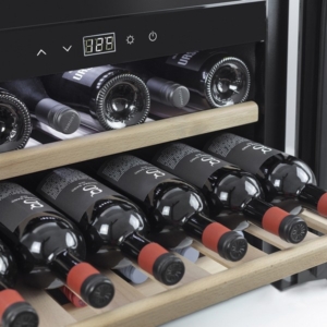 מקרר יין בנוי מבית קאסו דגם Caso WineSafe 18