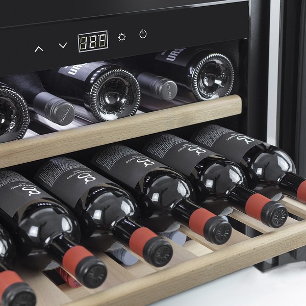 מקרר יין בנוי מבית קאסו דגם Caso WineSafe 18
