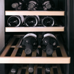 מקרר יין 24 בקבוקים CASO WineComfort 24