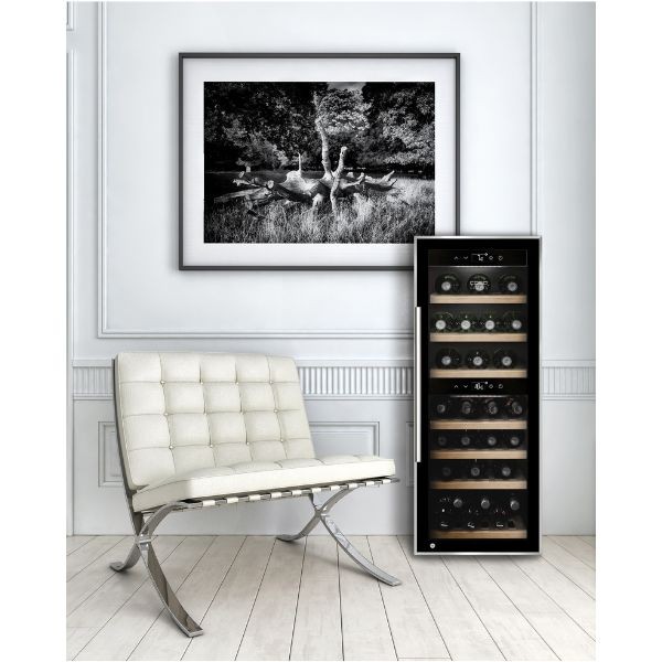 מקרר יין 38 בקבוקים בצבע שחור מבית קאסו דגם CASO WineComfort 38 black