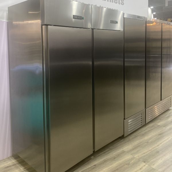 HOTPOINT-INDUSTRIAL-REFRIGERATOR-GREECE-1